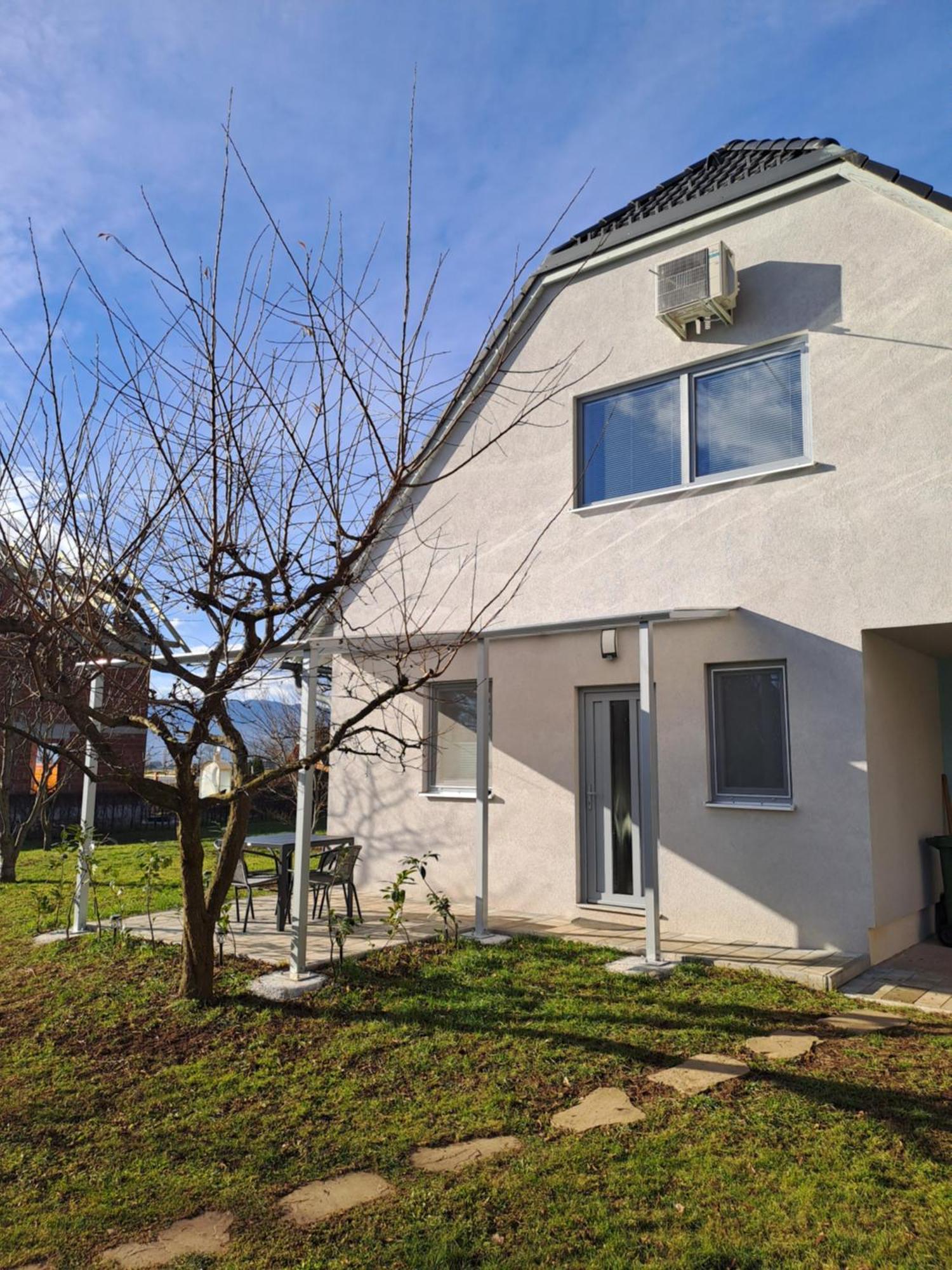 Bella Apartment Zirovnica Exteriör bild